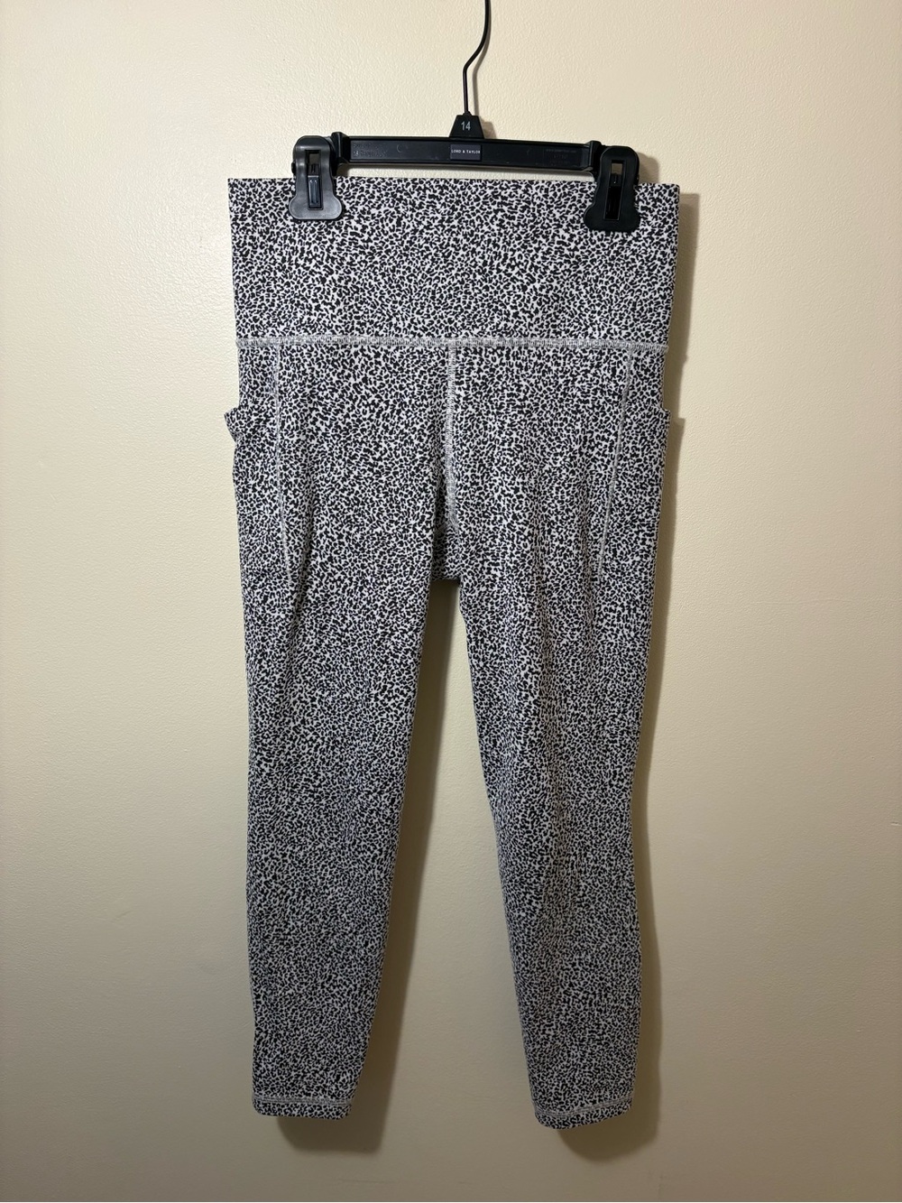 Athleta Salutation Stash II Textured Leggings Size S 3/4 length
